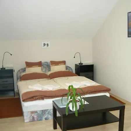 Alsolover Apartman דירה סופרון
